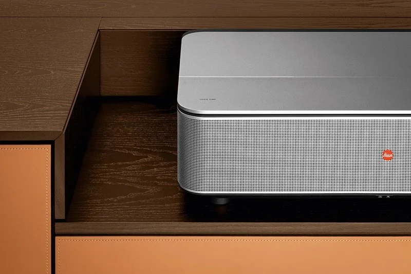Leica Home Cinema 🎬

In addition to its iconic cameras, Leica offers high-end projectors. To allow customers to discover these products under optimal conditions, a dedicated showroom has opened in Zaventem, next to the Leica Boutique Zaventem. This 