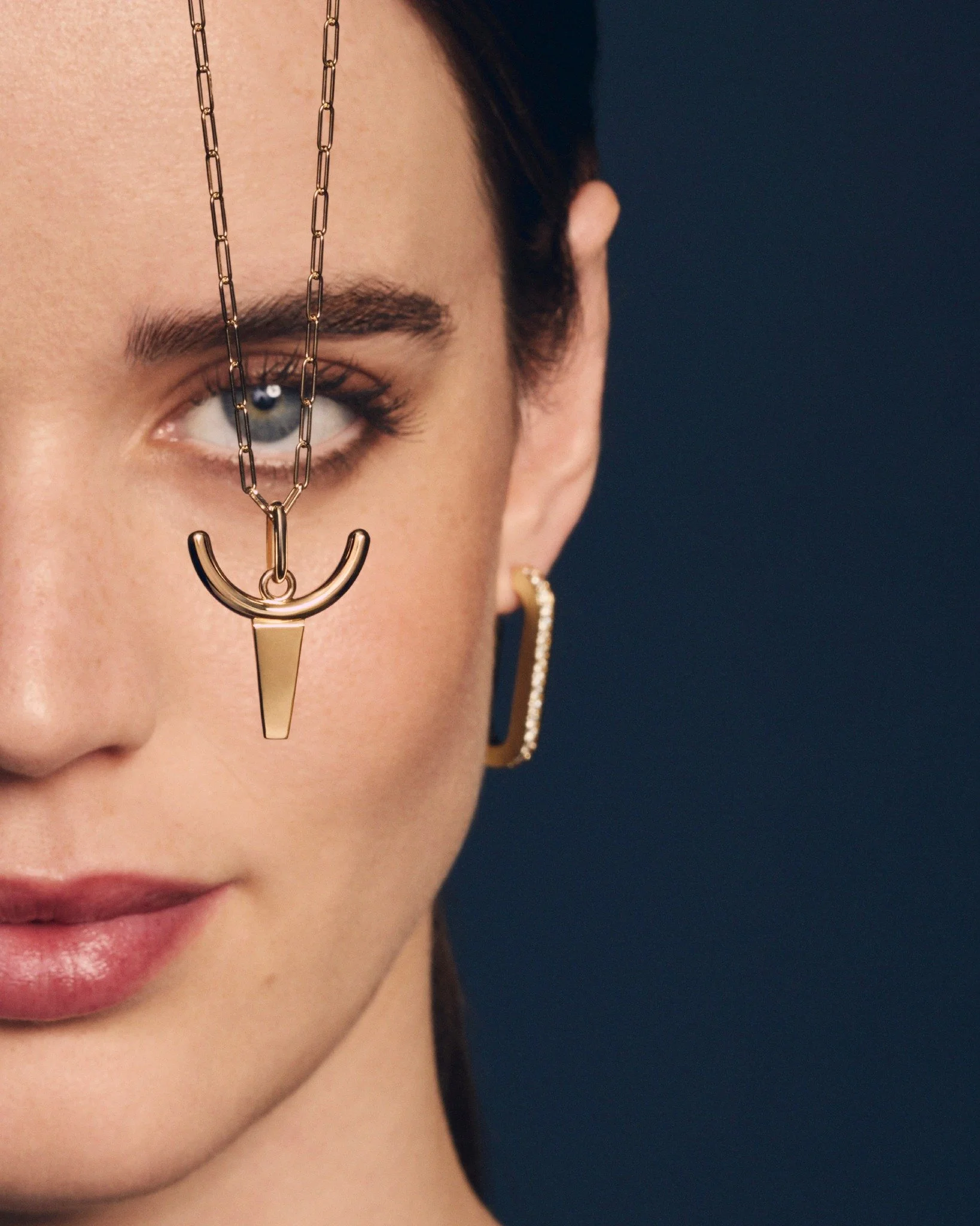 Twelve zodiac signs. Twelve unique pendants. 

Discover the golden thread of the zodiac in the new dinh van Signs collection by @dinhvanparis. Wear your sign, wear your story ✨

 #dinhvan #zodiacsigns #pendants
