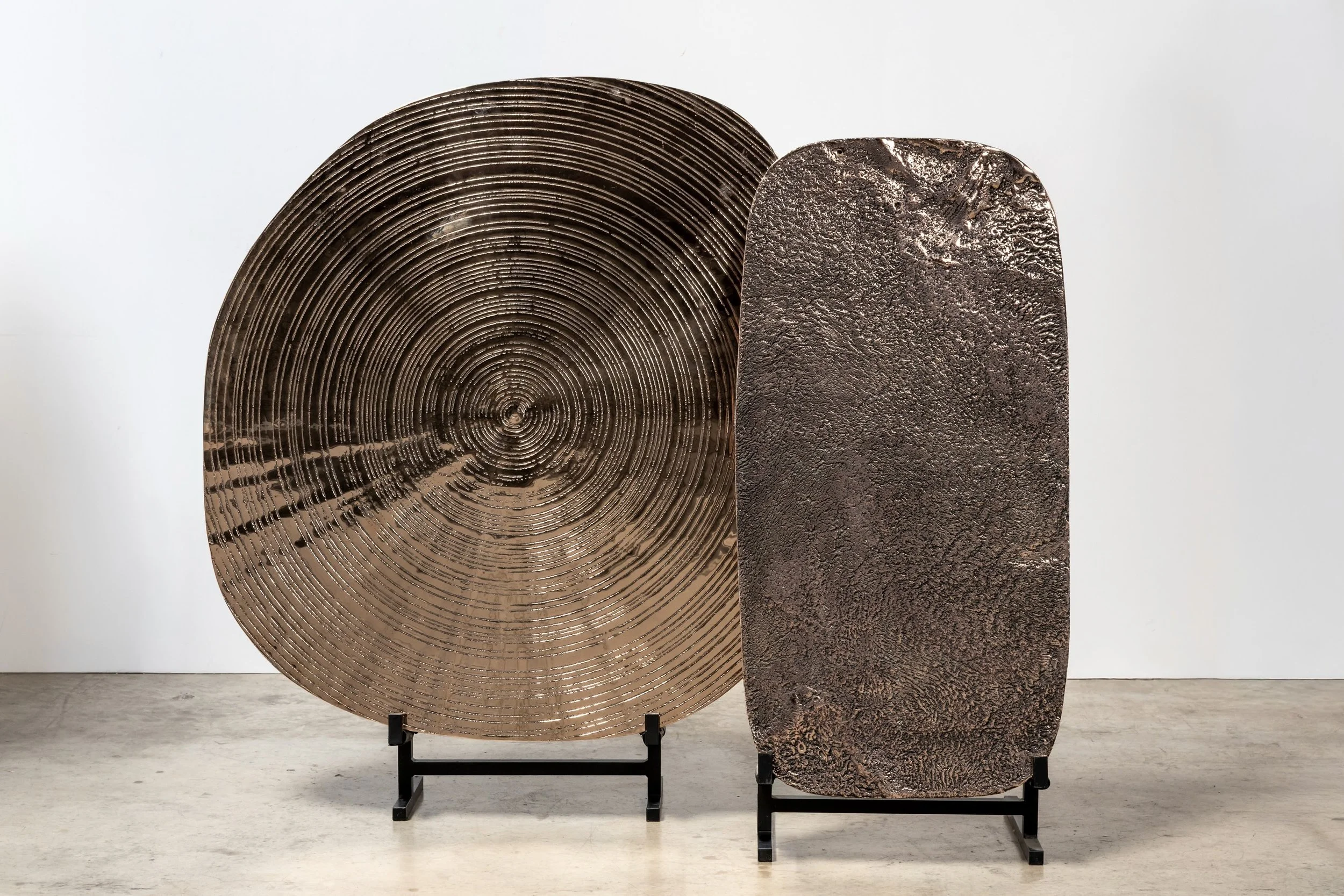 Following the passing of Ado Chale in April 2025, the Atelier Ado Chale continues its mission today with the
same exacting devotion to craftsmanship. Under the guidance of his children, Ilona Chale and Pierre Chale,
who have established a new entity 