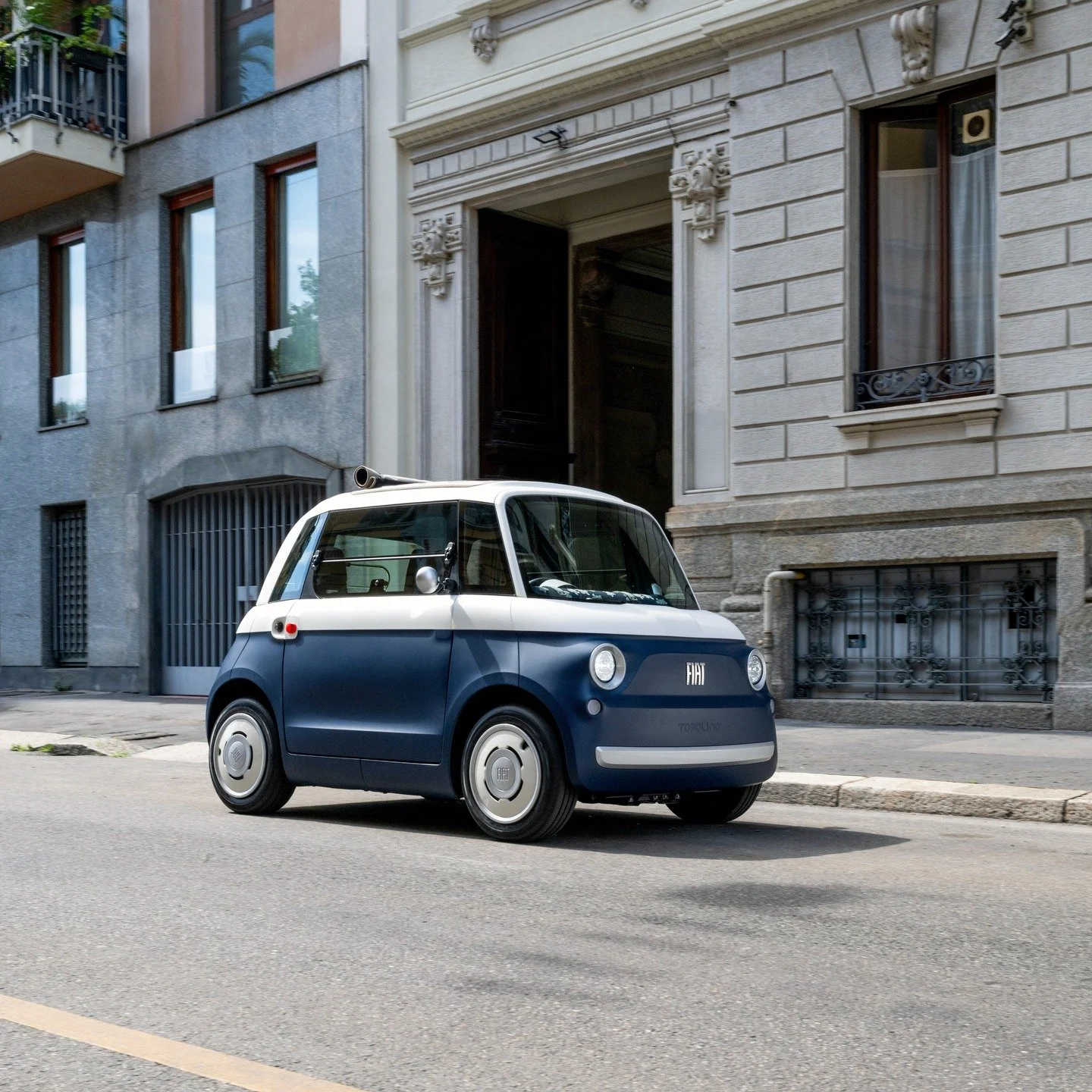 Vilebrequin And Fiat return with the new Topolino Vilebrequin 2nd edition. Bringing Riviera vibe in the city. 🍾🚙

✨ Out today ✨

@vilebrequin 
@fiat_belux 

#vilebrequintopolino #topolino #rivierainthecity #sophiecarreepr