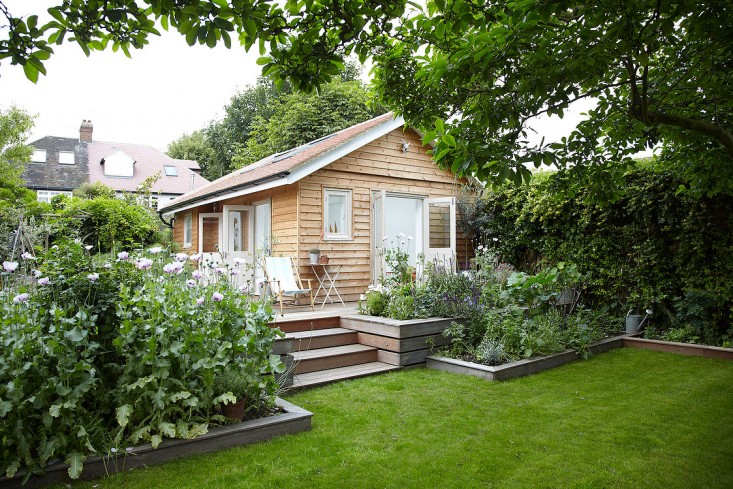 summerhouse gardenista 1.jpg