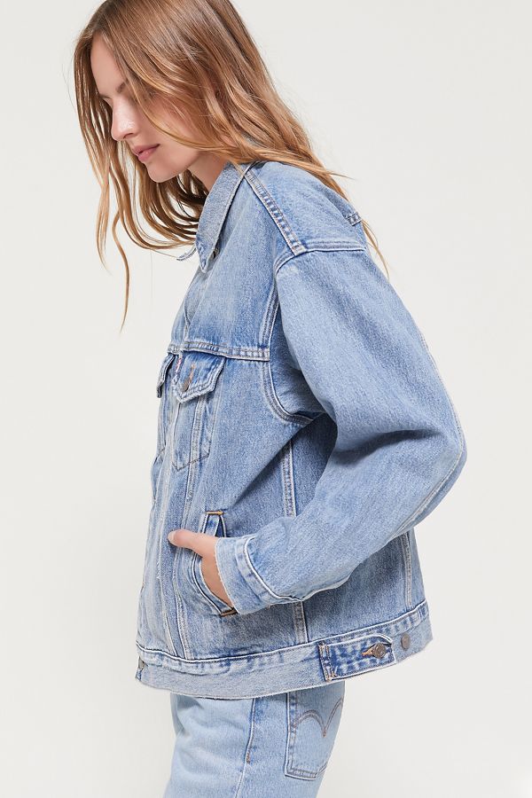 levis trucker jacket.jpeg