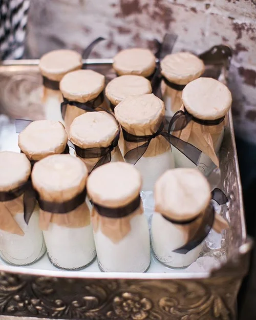 Here's some Monday event inspiration for you! If you have a dessert/petite sweet display at your event, give your guests mini vintage milk bottles to pair!
Photo: @adventurewedphotogs
#eventinspiration #inspiration #dessert #wedding #events #wedd