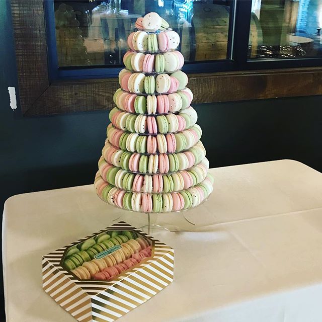 One of our latest #wedding creations.  #macarons 🤩