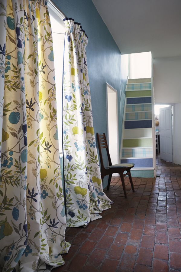 Pooling at the floor Source: Black Fabrics