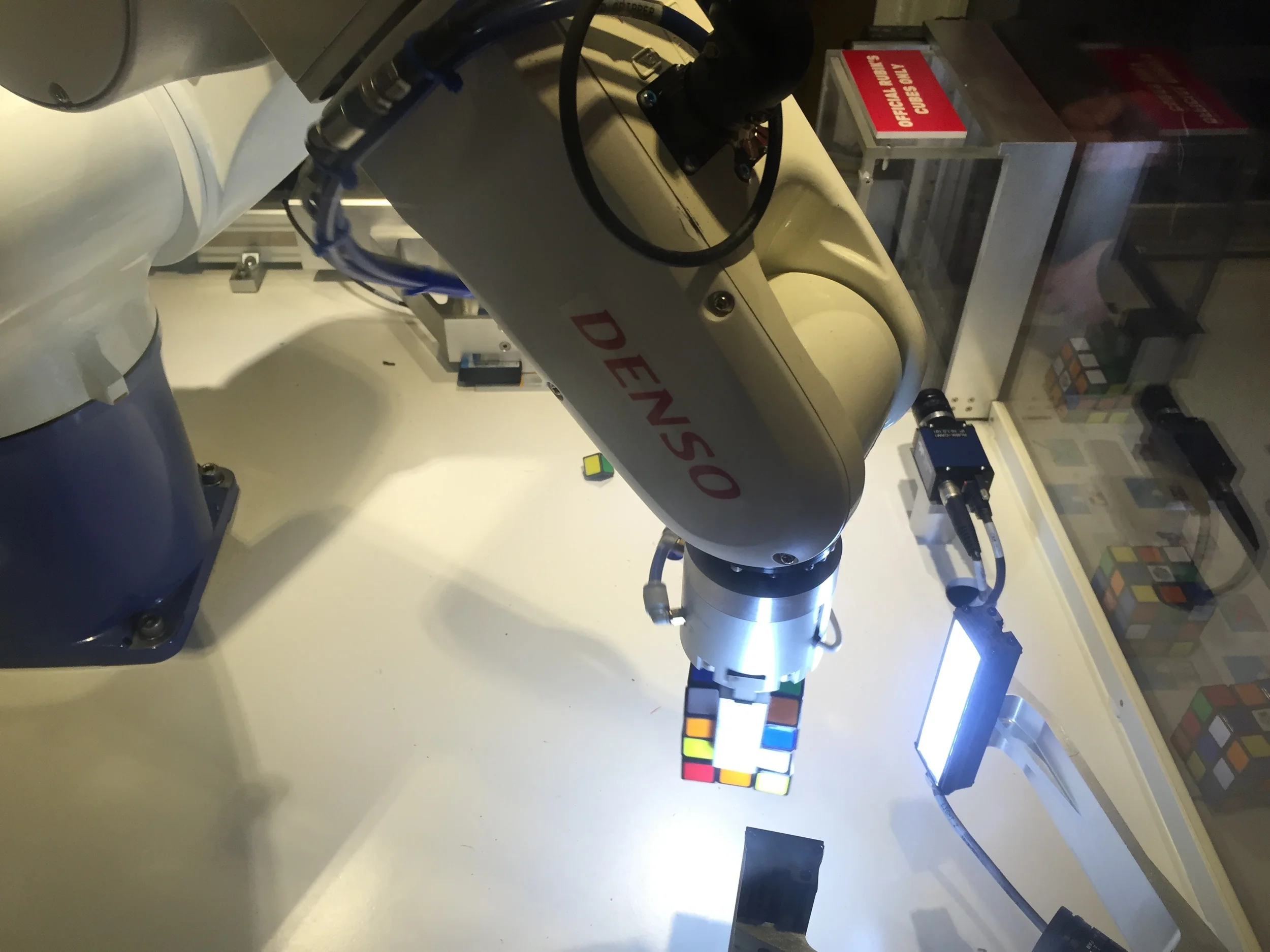 Machine vision technology "looking" at the composition of the Rubik Cube before running program to solve the puzzle