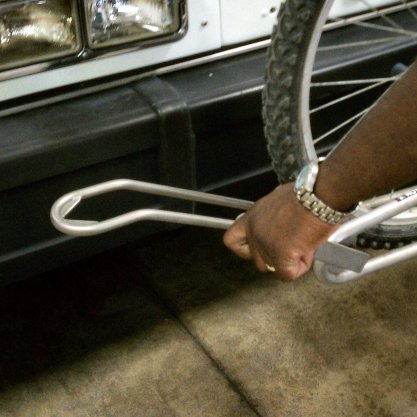  1. To release your bike, pull the support arm away from the wheel. 