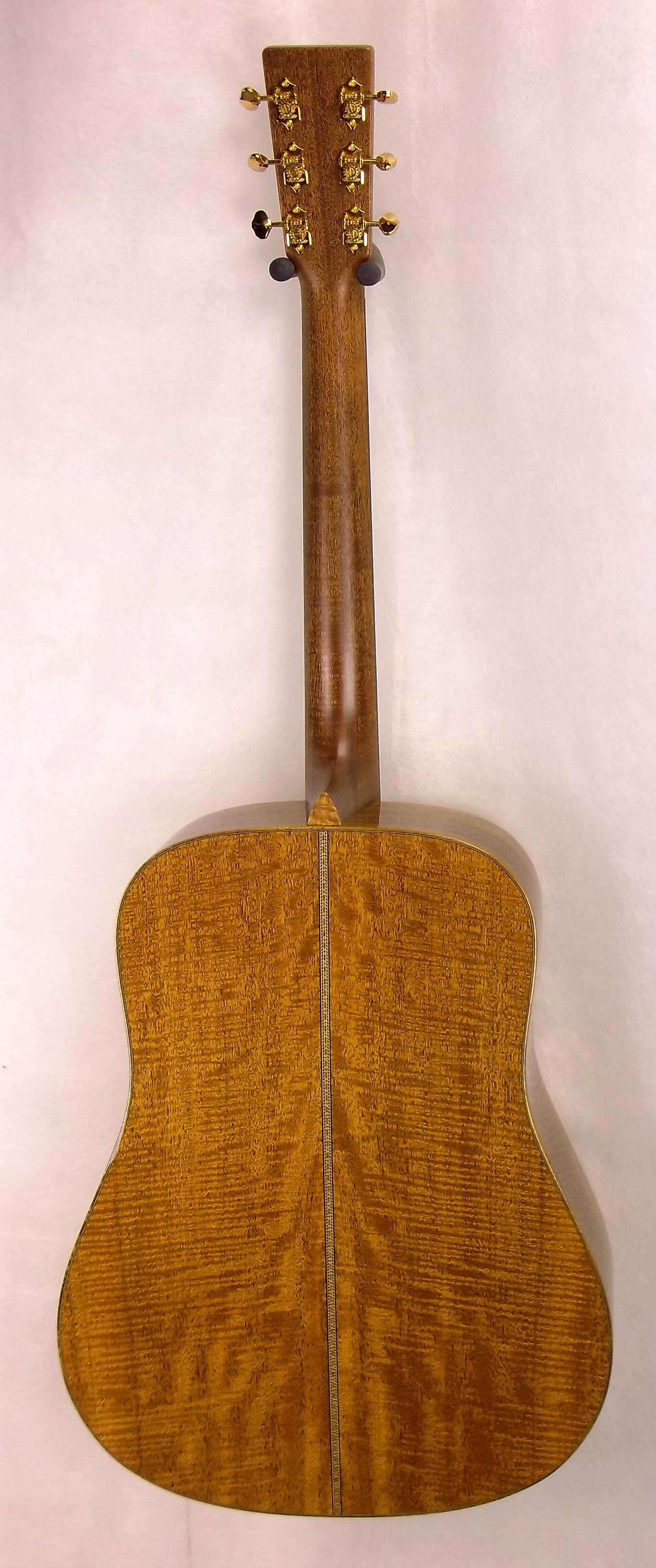 Q-2360924 D-14 Flamed Mah Hide (2).JPG