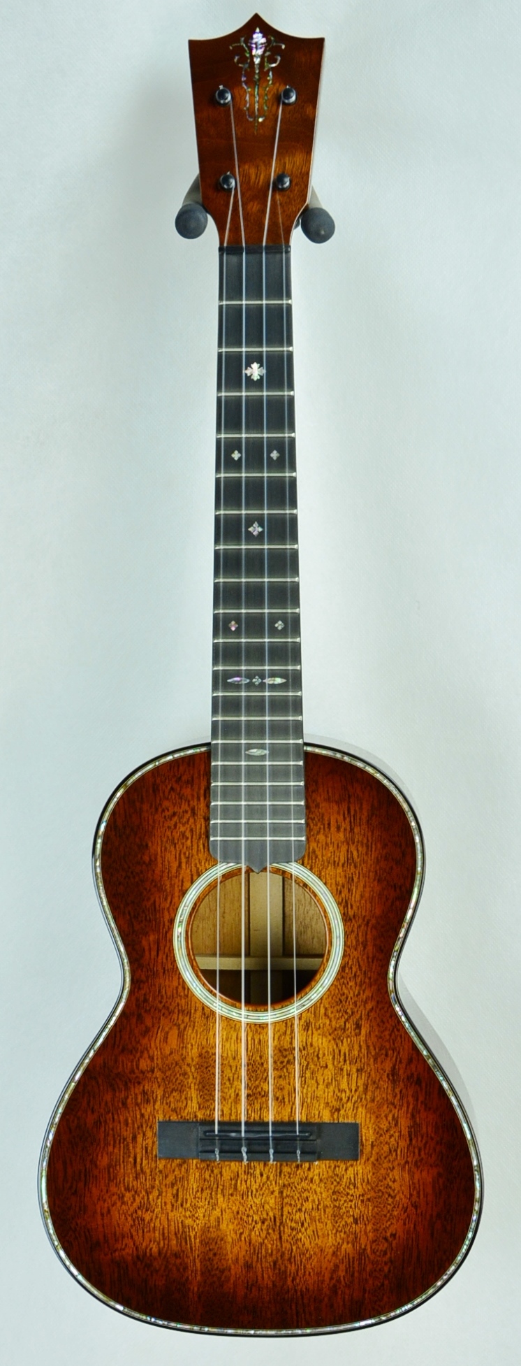 Q-2334624 S-1796468 Tenor Uke Quilt Mahogany Amber Pearl (1).JPG