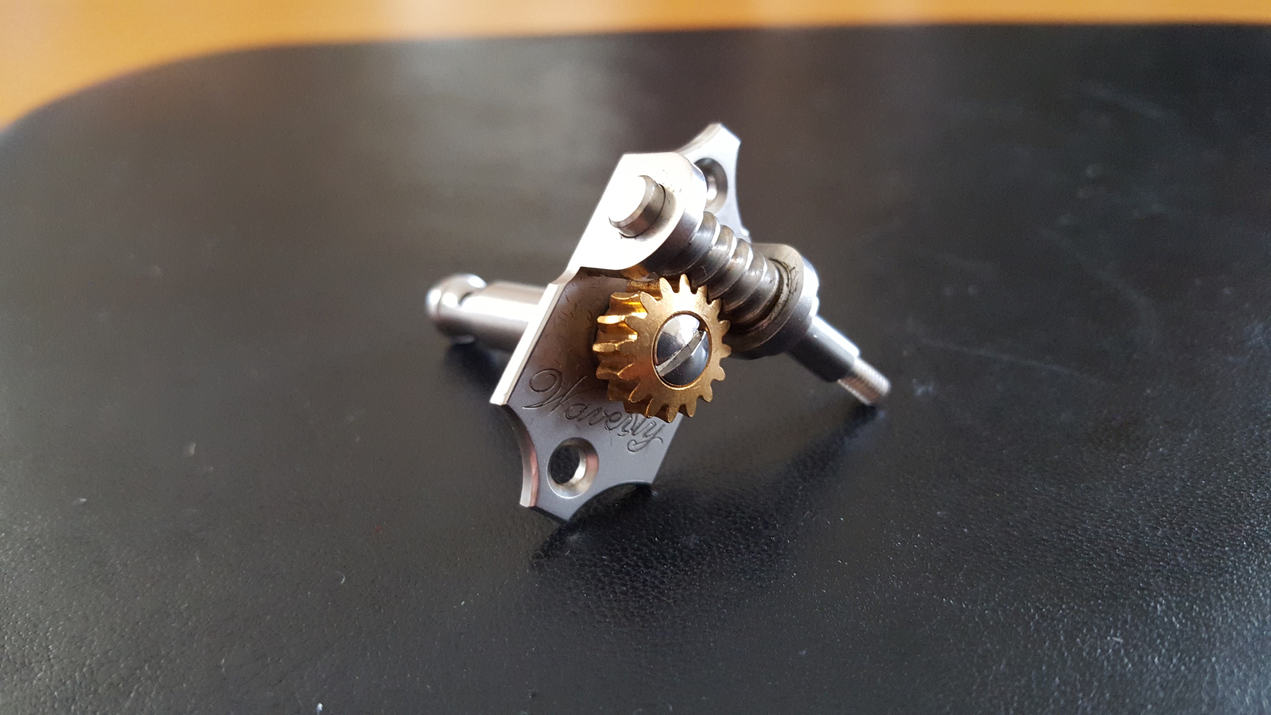 Custom manufactured vintage style tuning machines.