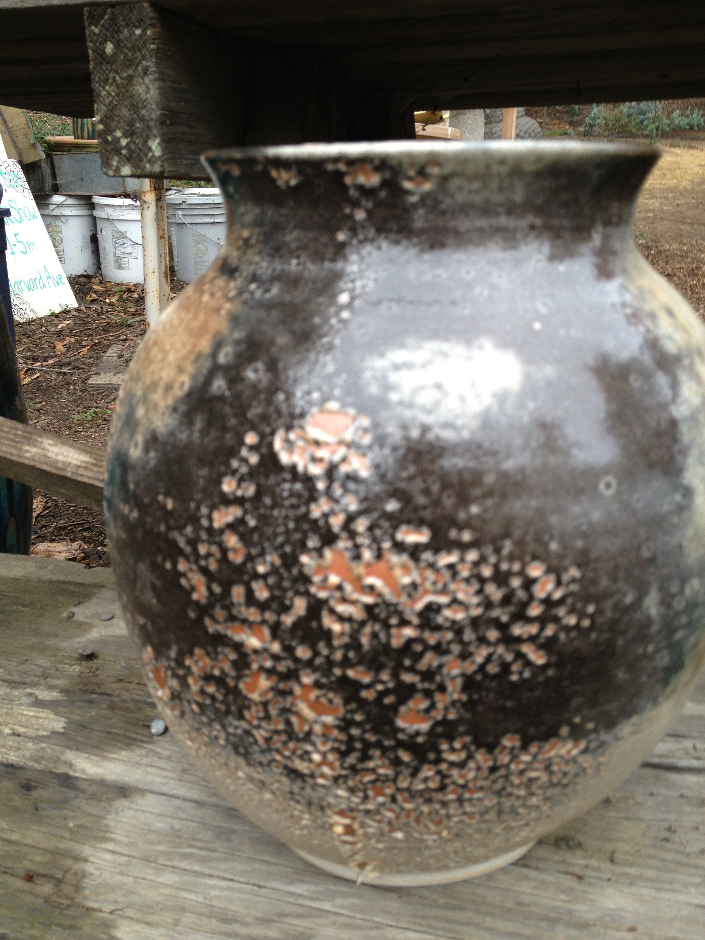 Carbon trap shino vase