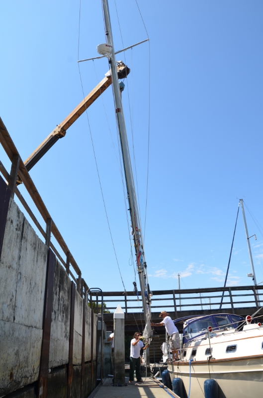 The mast approaching the boat...