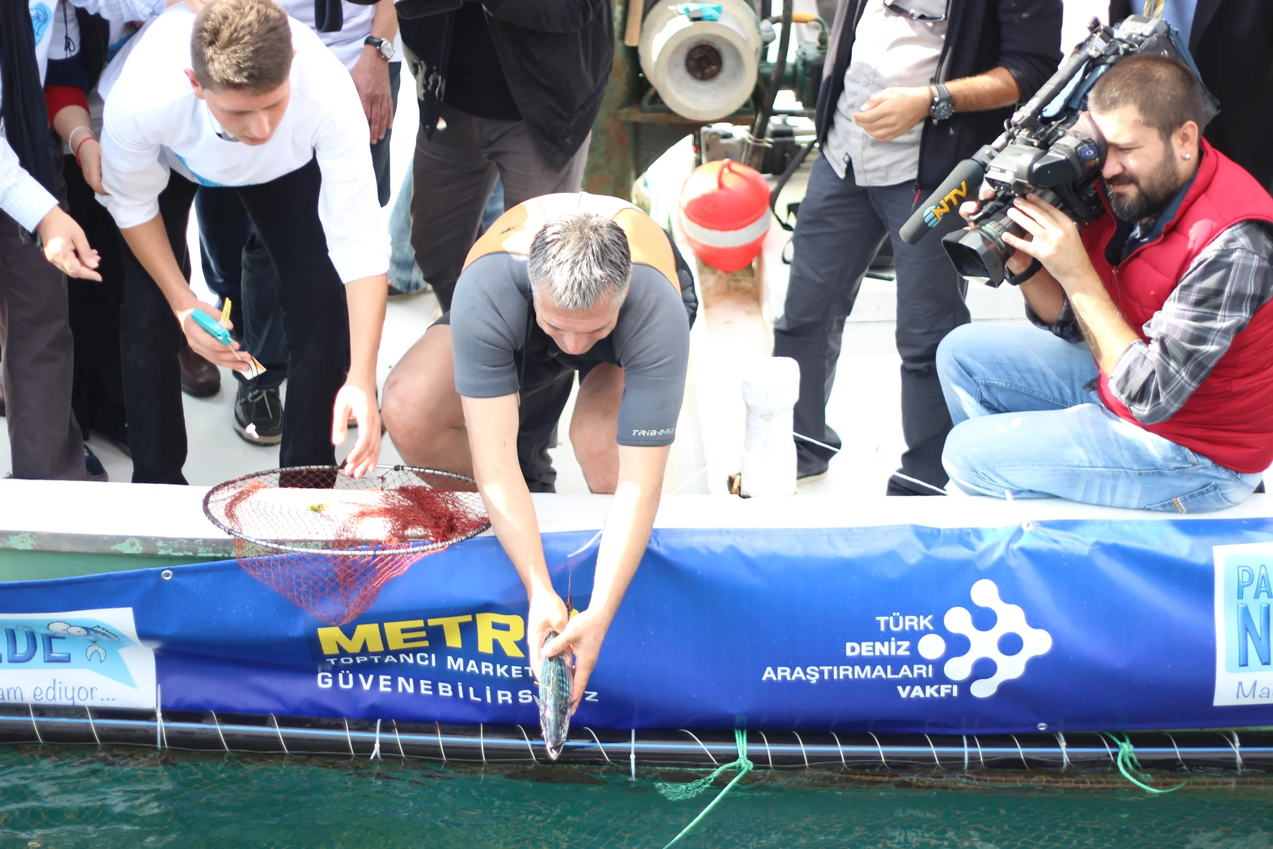 Bonito tagging at Metro's press event on the Bosphorus Strait   --   Istanbul, Turkey