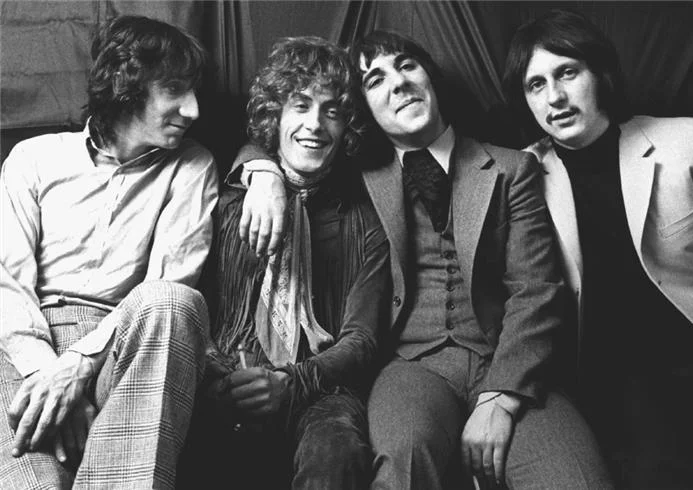 Oh, where have the good times gone?
retrophilia:

I hope the fellows playing this strange form of rugby in armour get things done swiftly so we can get to half time and what people (well, anyone with tastes, anyway) really want to see: THE WHO!!!