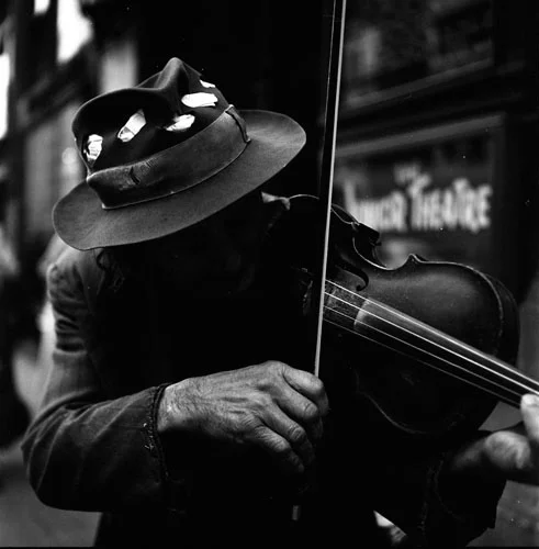 is there tiny handprint under the bridge? On the top right corner of the body of the violin? The handprint looks to have a pinkie finger, a ring finger and a middle finger only, the rest of the handprint is shrouded. whisperingwillow:

lucette:

(vi…