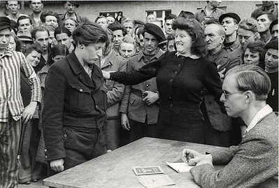 "Stool-pigeon, Dessau," 1945. Henri Cartier-Bresson.

Original Source: http://oseculoprodigioso.blogspot.com/2007/05/henri-cartier-bresson-fotografia.html