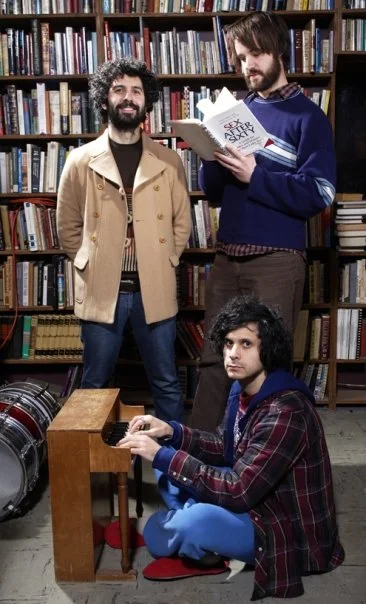 Why? … aren’t you jamming with me this friday night, I must ask?
Los hermanos Wolf son increibles. rock on. (via hamtunes)