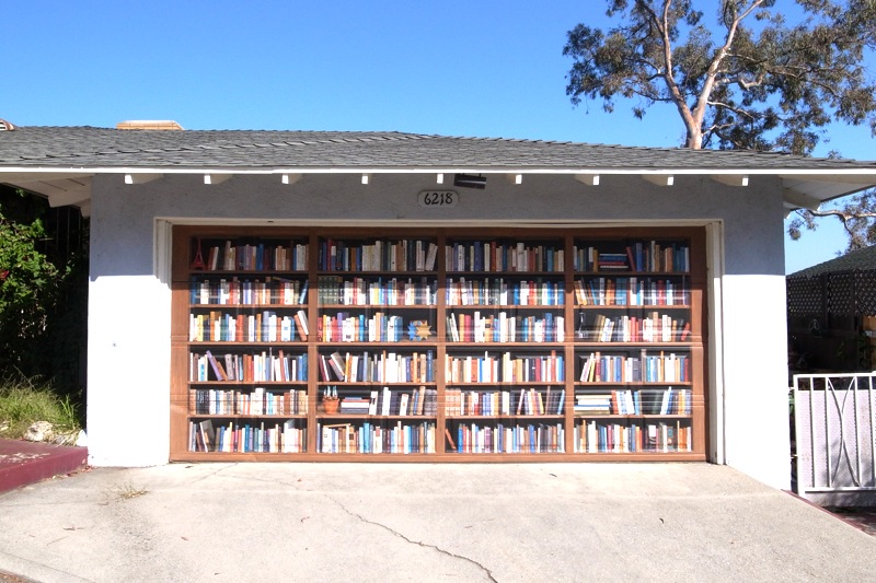I’m ready for a trip to try and find this next weekend. 
terrysdiary:

Bookshelf mural painted on someone’s garage in the Hollywood Hills.