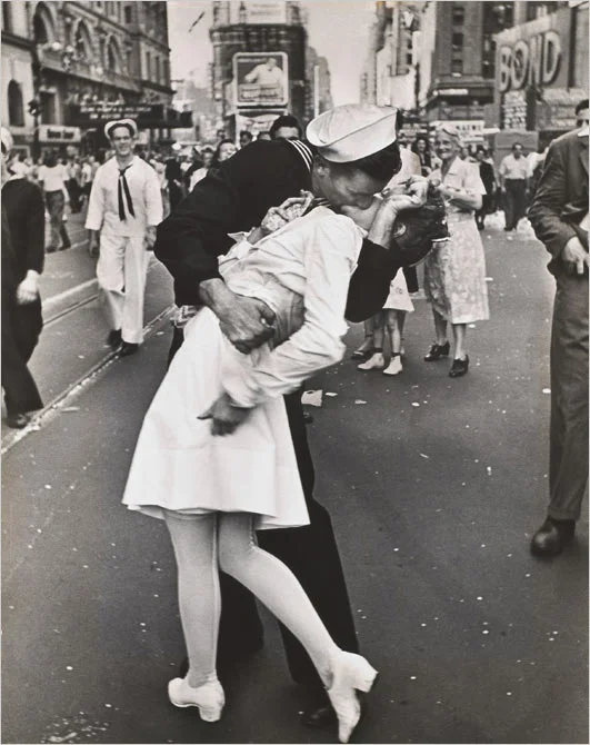 jimmypage:

charlottevale | readingiscrazy | lisztomania | hmizzle | thestark | thedailywhat:


Iconic Death of the Day: Edith Shain, a former nurse whose impromptu V-J day kiss with American sailor George Mendonça was captured by Alfred Eisenstaedt…