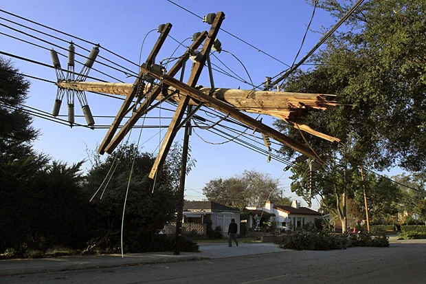 latimes:

Strong winds expected to return after brief reprieve Sunday:

The northeast winds across the mountains of Los Angeles and Ventura counties are forecast to diminish gradually throughout Sunday morning.  But strong winds are likely to gather…