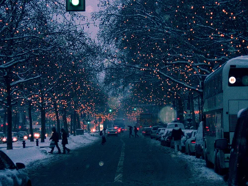 definitelydope:

Christmas lights in berlin (by ashkey)
