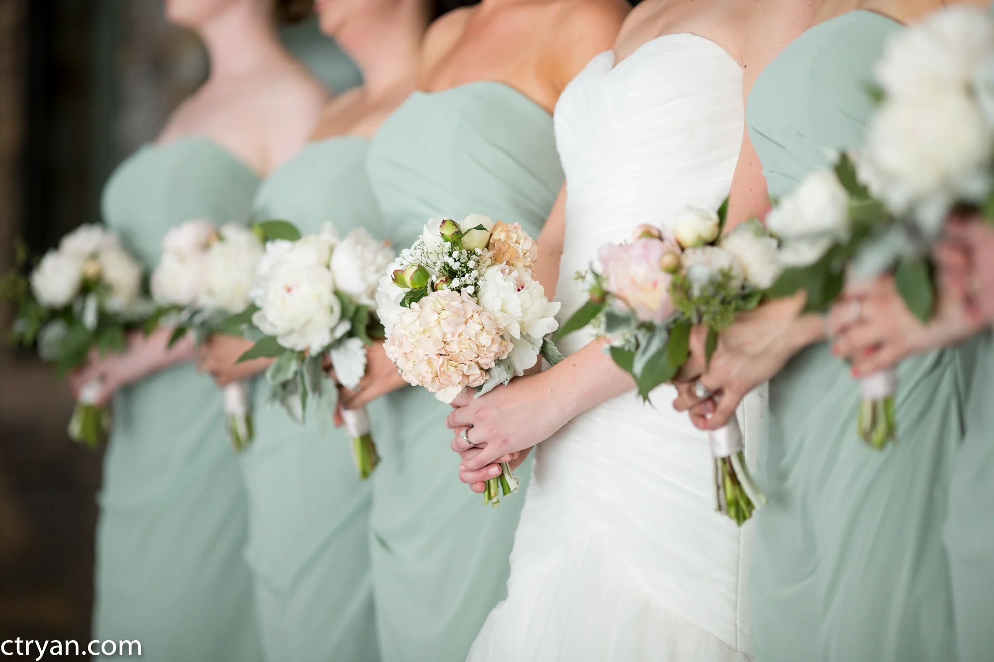 Acowsay_Minnesota_Wedding_Bridesmaids.jpg