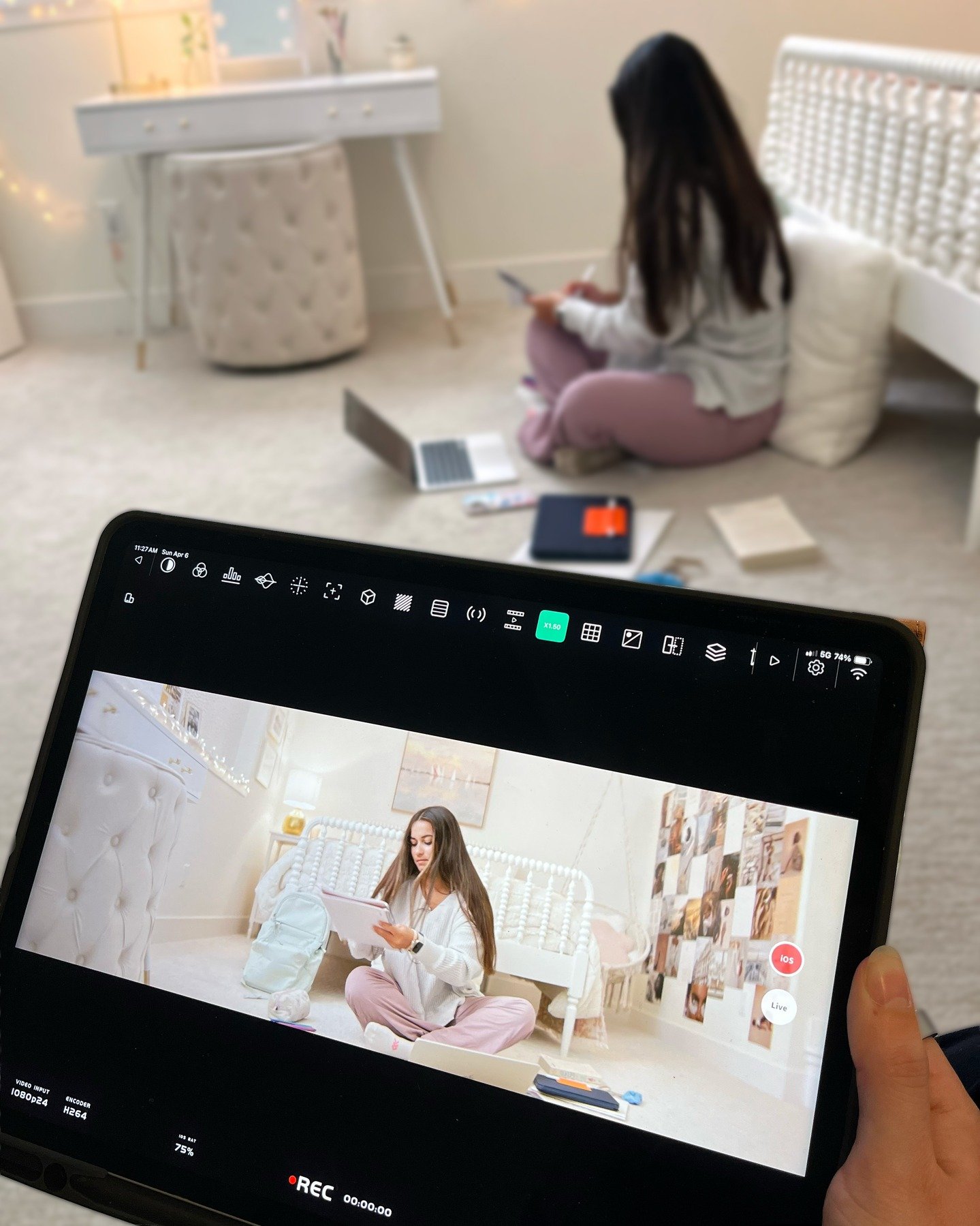 Finding the perfectly styled space to make a scene sing 👏👏 #bts #acowsayfilmco