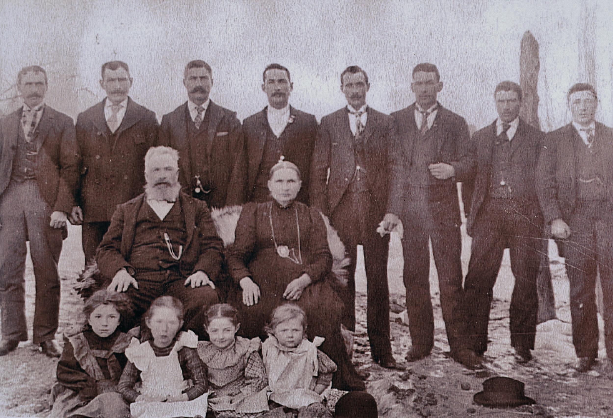 John Vansickle and Amanda McLaughlin 1914 with John Wesley, Robert, David, George, Joseph, Fred, Tom and Henry, and with Edith, Myrtle, Harriot and Grace