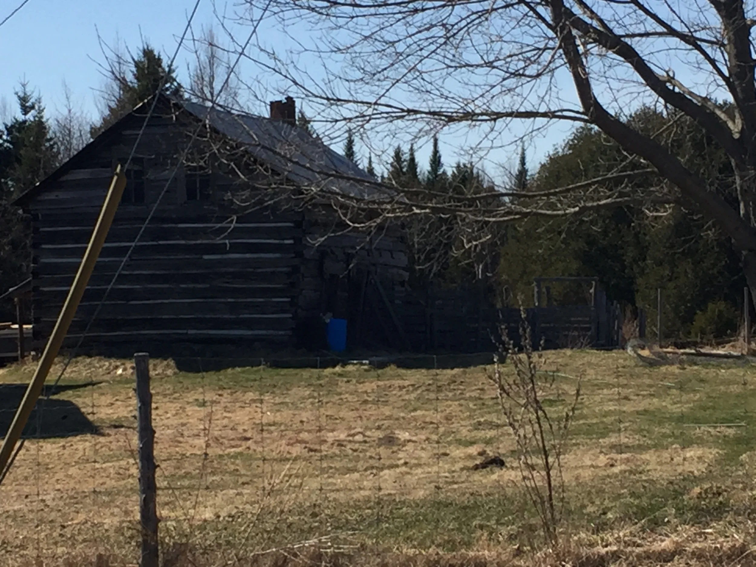 Settler's cabin 2121 Centre LIne Road
