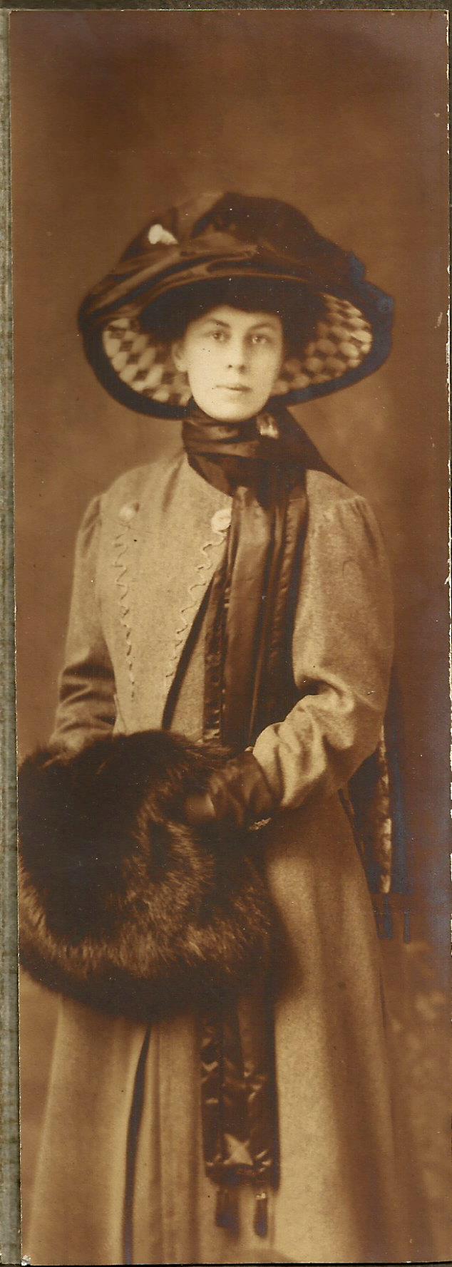 Helen Pearce, d of J B. Pearce c.1908