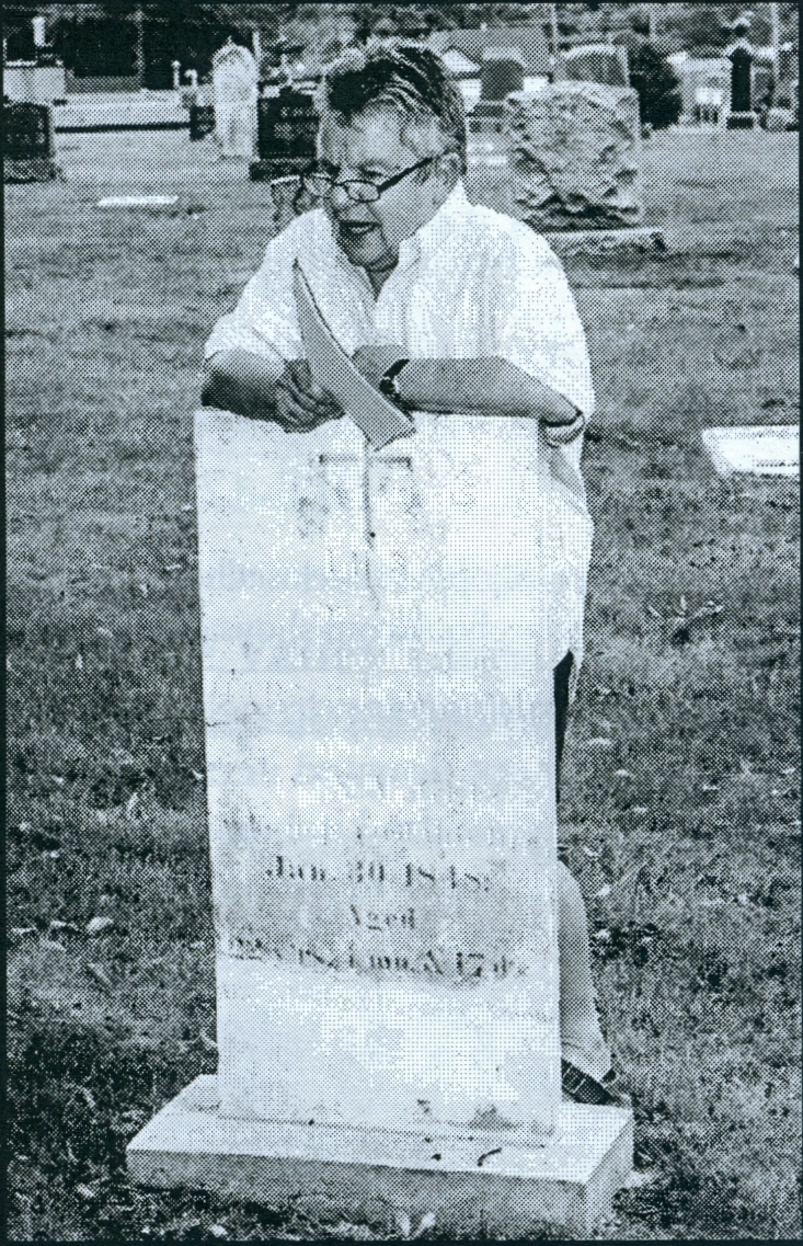 Cathie jones leads a cemetery tour - Aug. 15, 2006 Photo by Emily Winowich