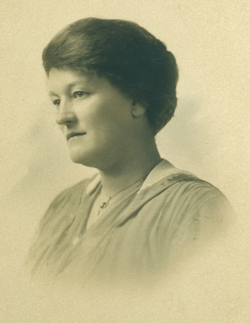 Mrs. (Ada Maitland) Mackecknie was born in 1875
