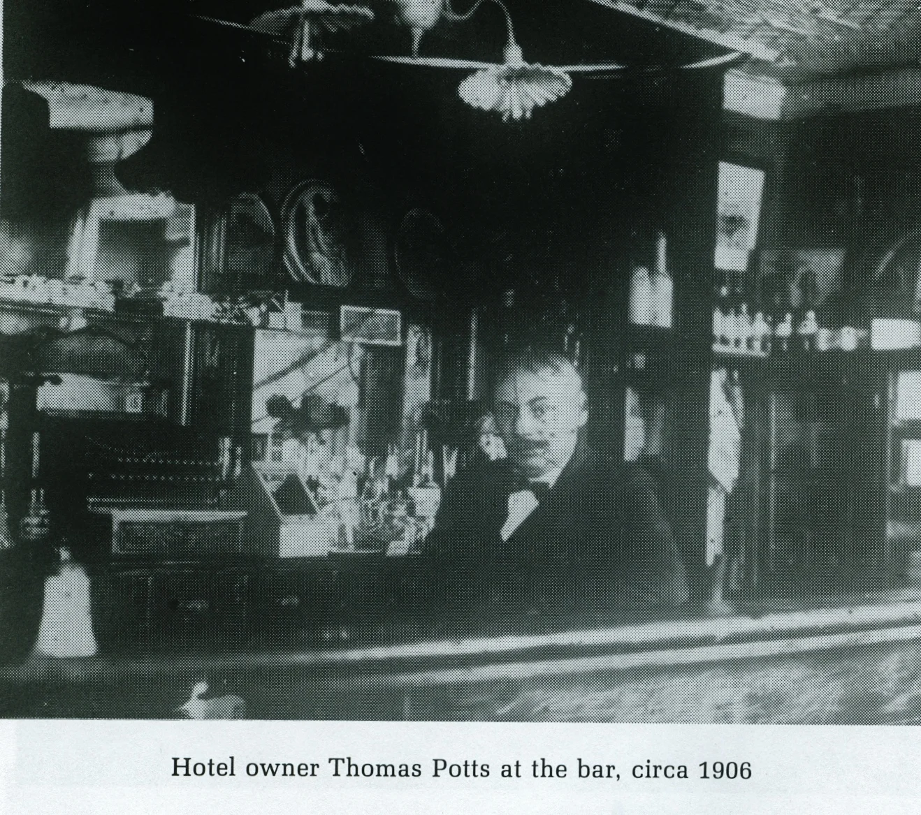 Thomas Potts Hotel owner1906.jpg