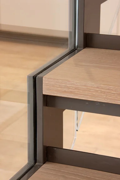  The glass, oak and steel feature staircase is beautifully detailed with each material performing its function with elegant simplicity. 