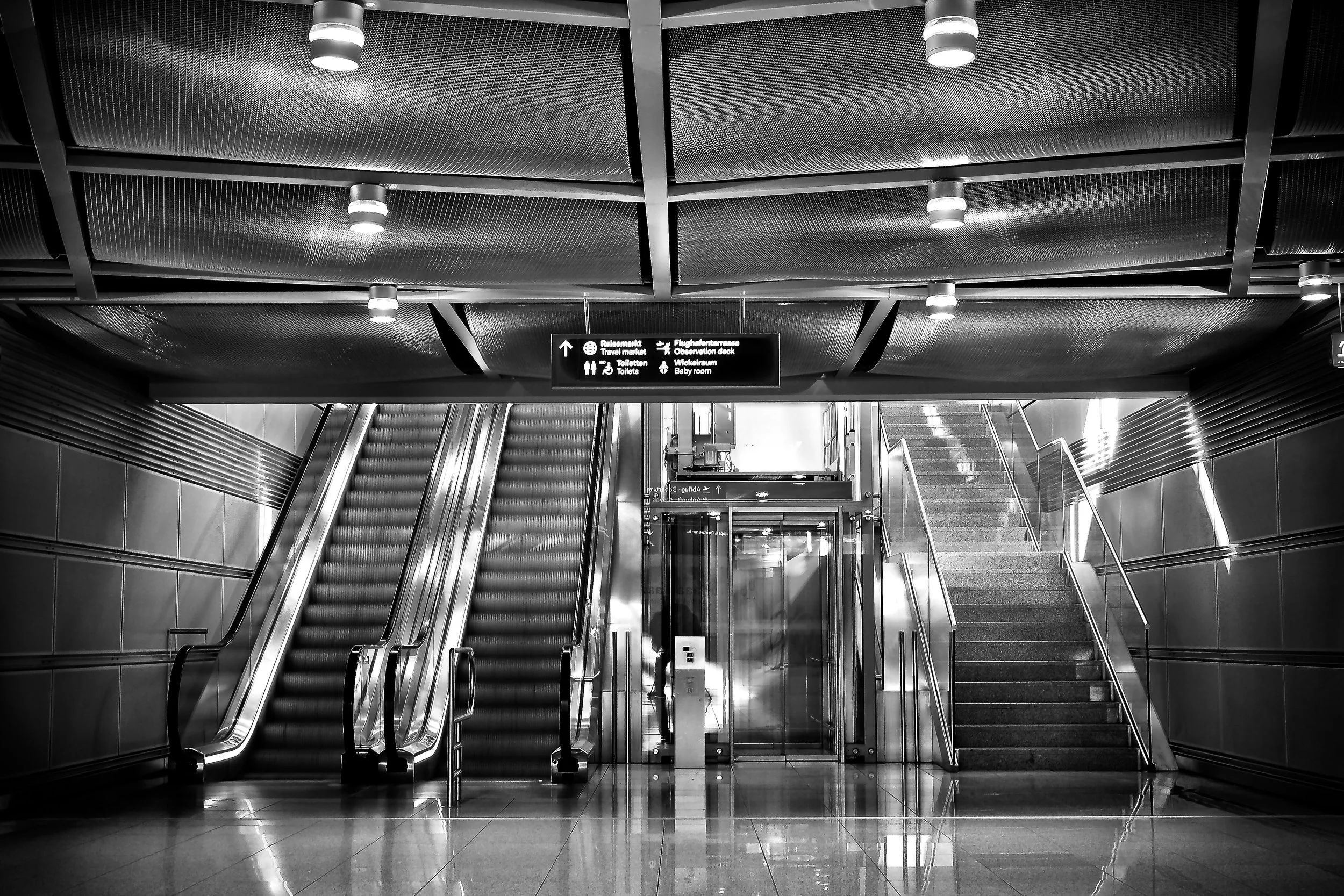 stairs airport-architecture-black-and-white-358545.jpg