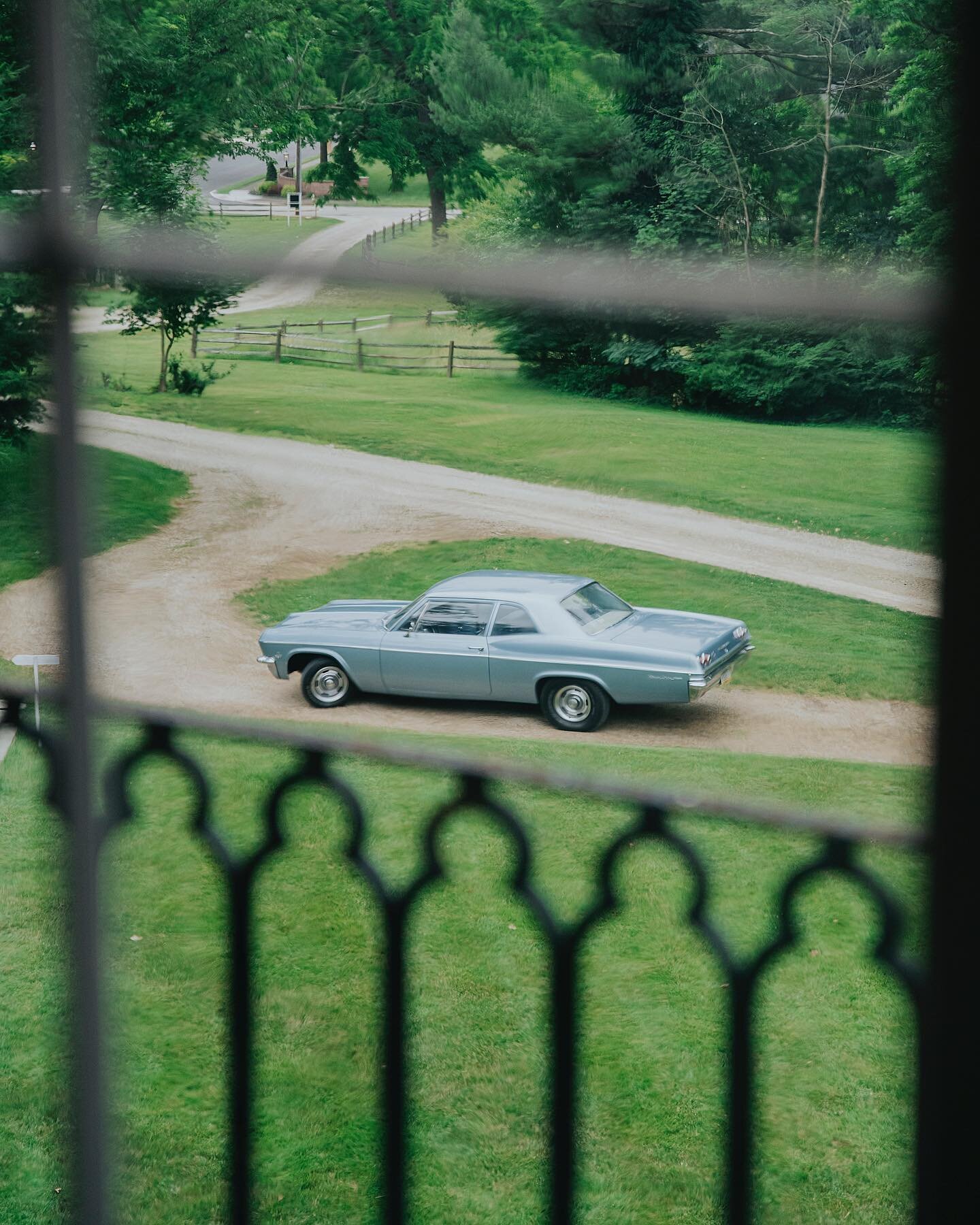 Everybody needs a baby blue vintage car in their life 🚙
&bull;
&bull;
&bull;
#wedding #weddingphotography #weddingphotographer #paphotographer #phillyphotographer #phillywedding #phillyweddingphotographer #jackiepursellphoto #vintagecar #antiquecar 