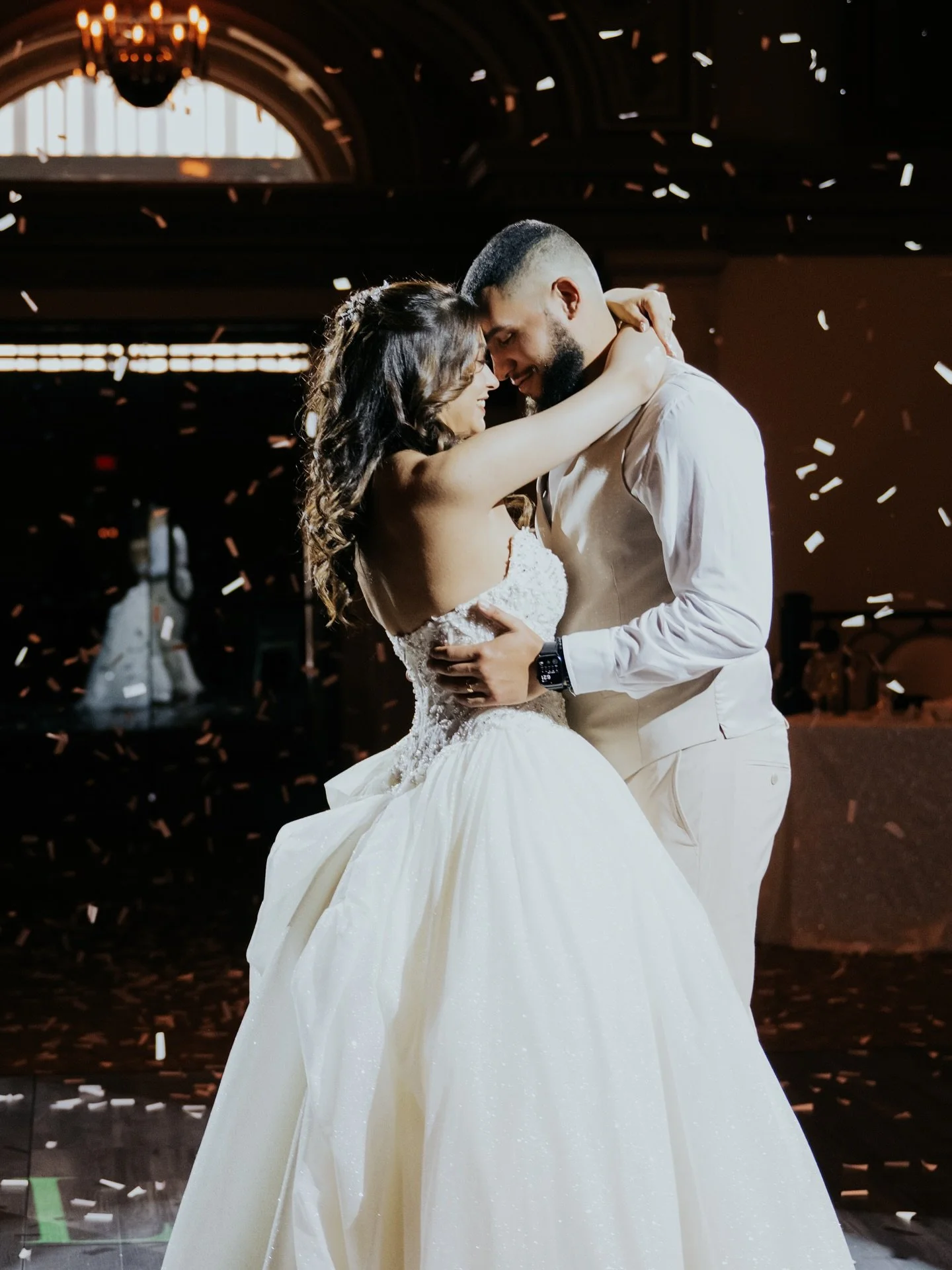 Every girl deserves to feel like a princess on her wedding day 🤍 

#AllentownPhotographer #LehighValleyPhotographer #PaWeddingPhotographer #LehighValleyWeddings #LehighValleyWeddingPhotographer