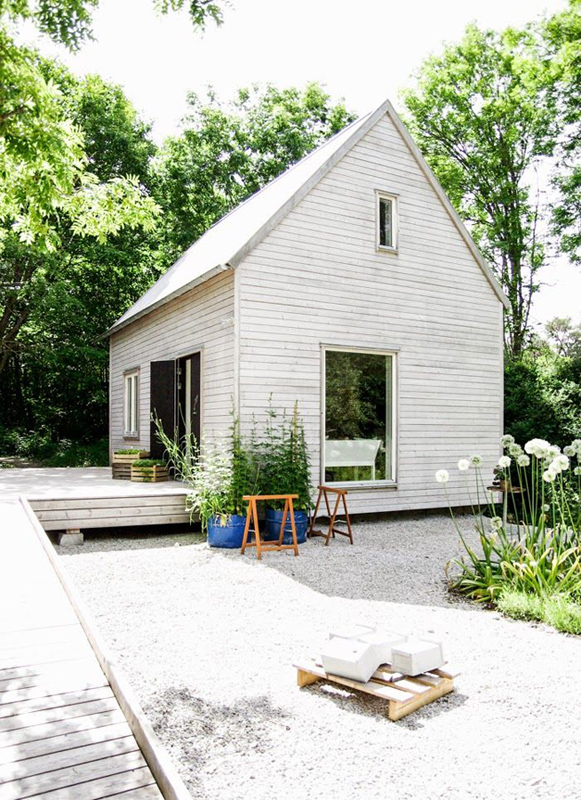 The idea of spending summer days in this perfect little Scandinavian summer home . 
