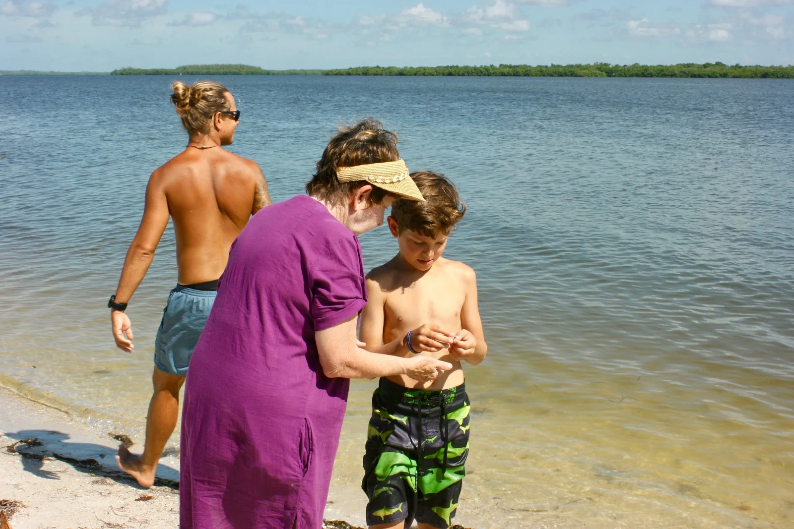 Road Scholar travelers studied seagrass ecosystems at Sanibel Sea School. 