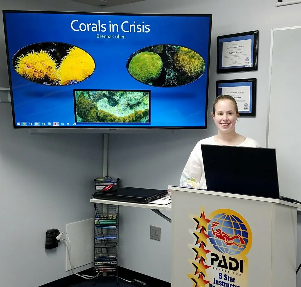 Brenna Cohen taught workshop participants about coral reefs, their global importance, and the threats they are currently facing.