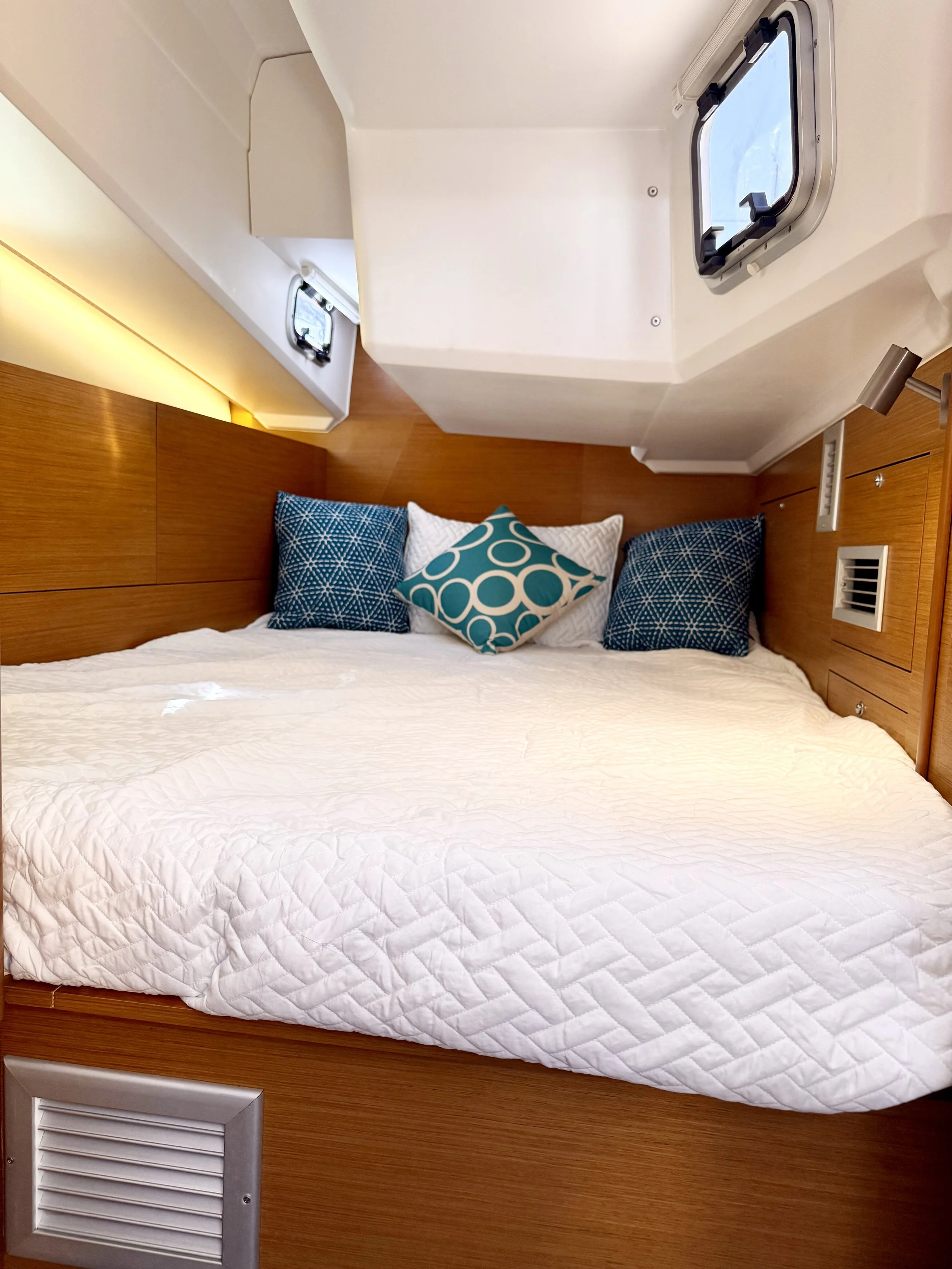 Starboard Aft Cabin.jpeg