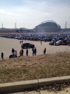 Driving into the parking lot... so close to the park!