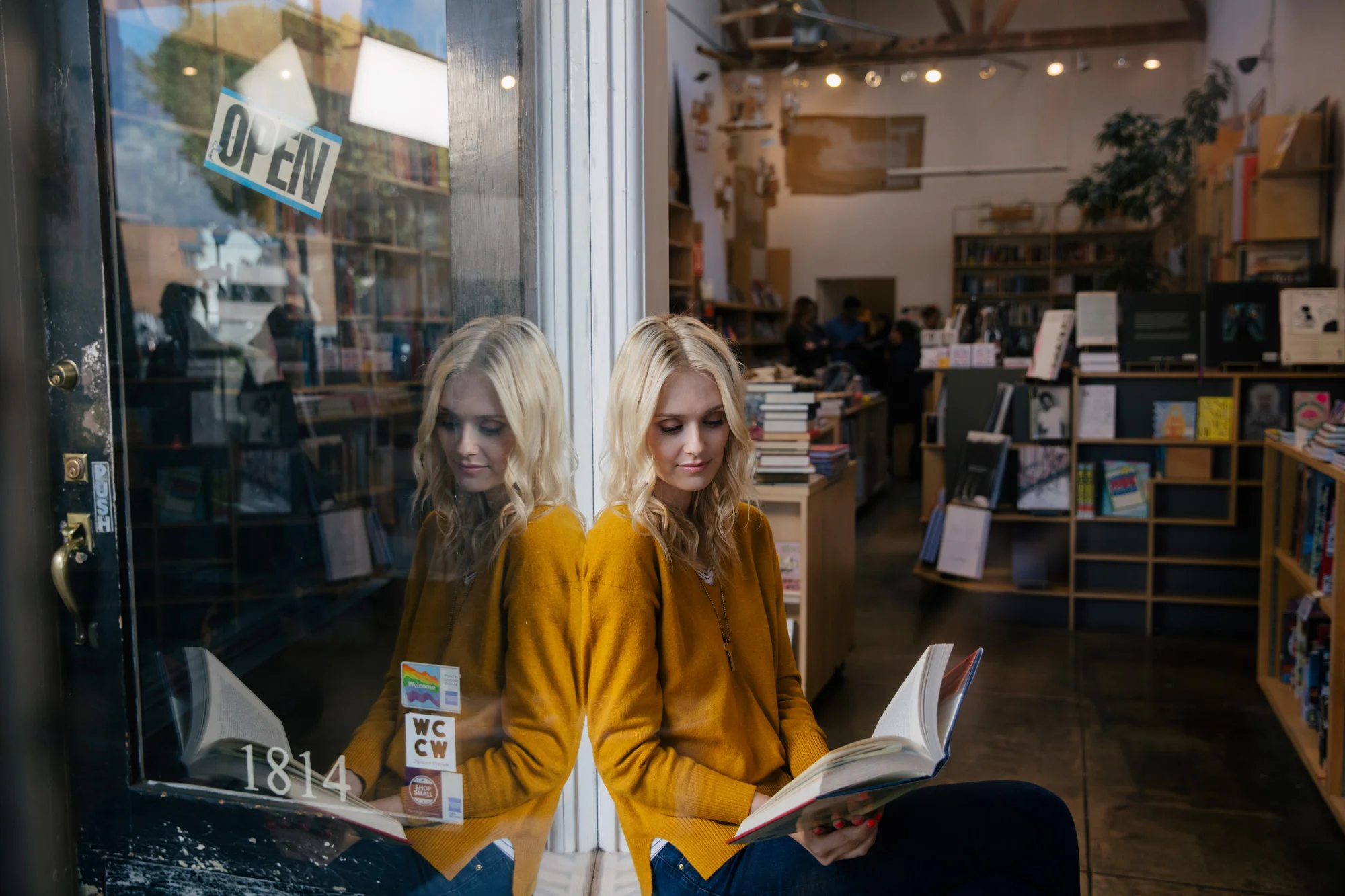 CHF1804_LIBRARY_BOOKSTORE_TALENT_2206.jpg