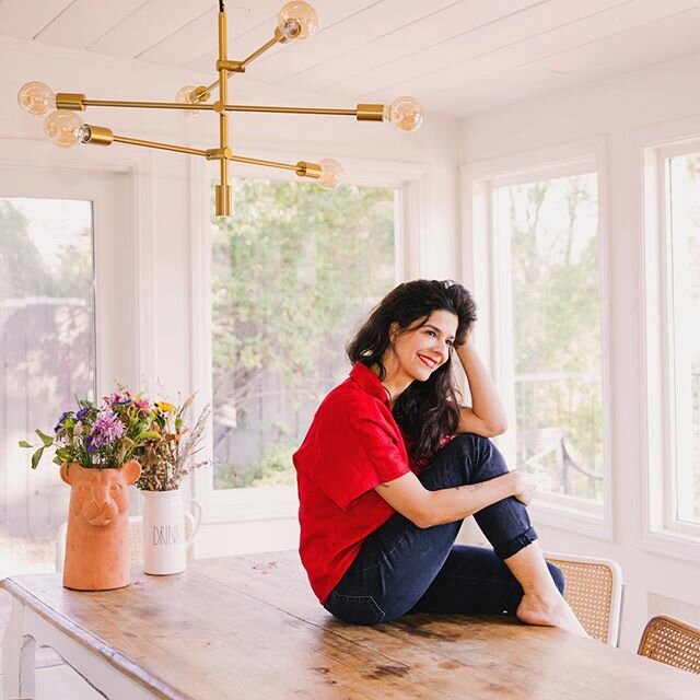 LA Woman: Screenwriter @patriciacorso81 in her LA home (swipe over to see the adorable monster hiding under the table 😝) #lawomanbrinsonbanks