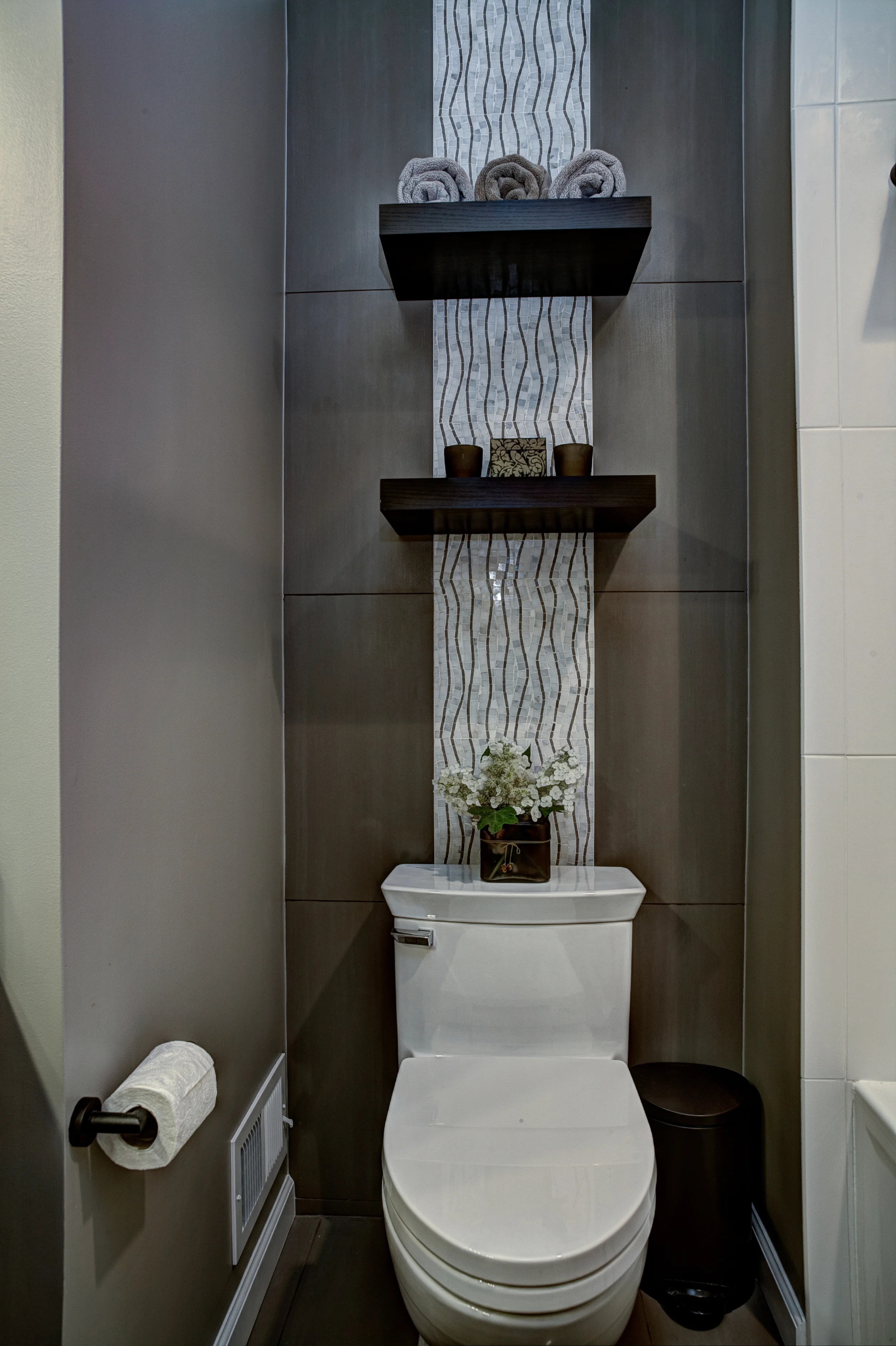 2nd Bath 1.jpg