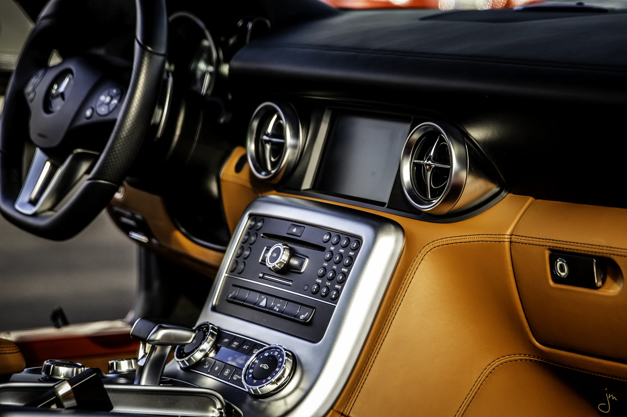 Inside Benz Gullwing SLS_Pass.jpg