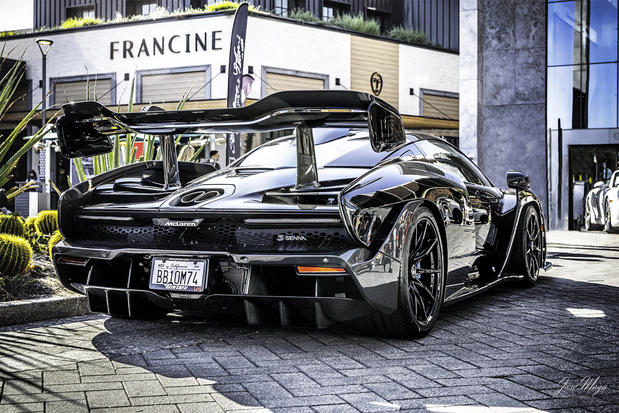 McLaren Senna_BlackQtr_Black.jpg