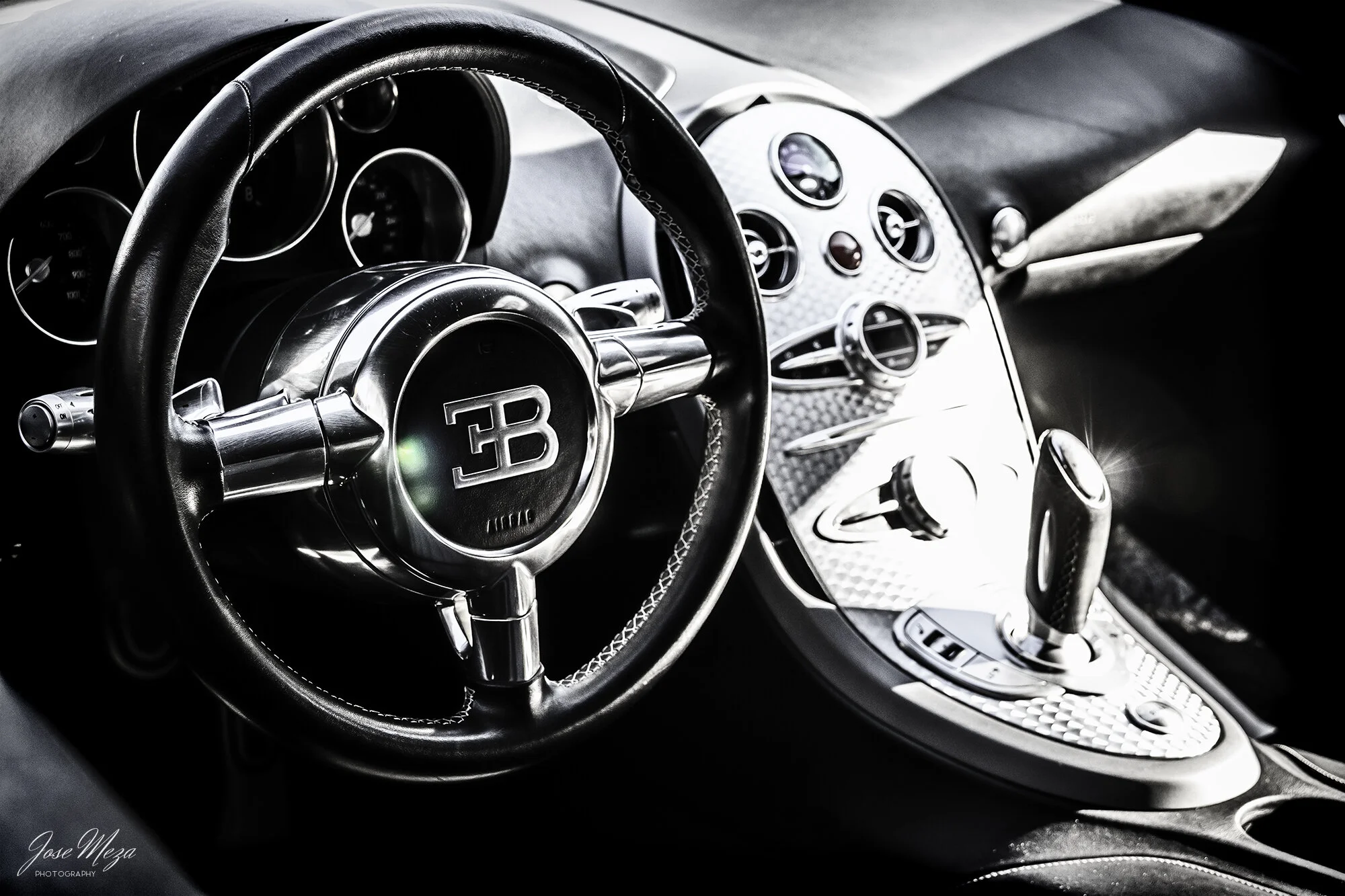 Bugatti Veyron_Interior_Black.jpg