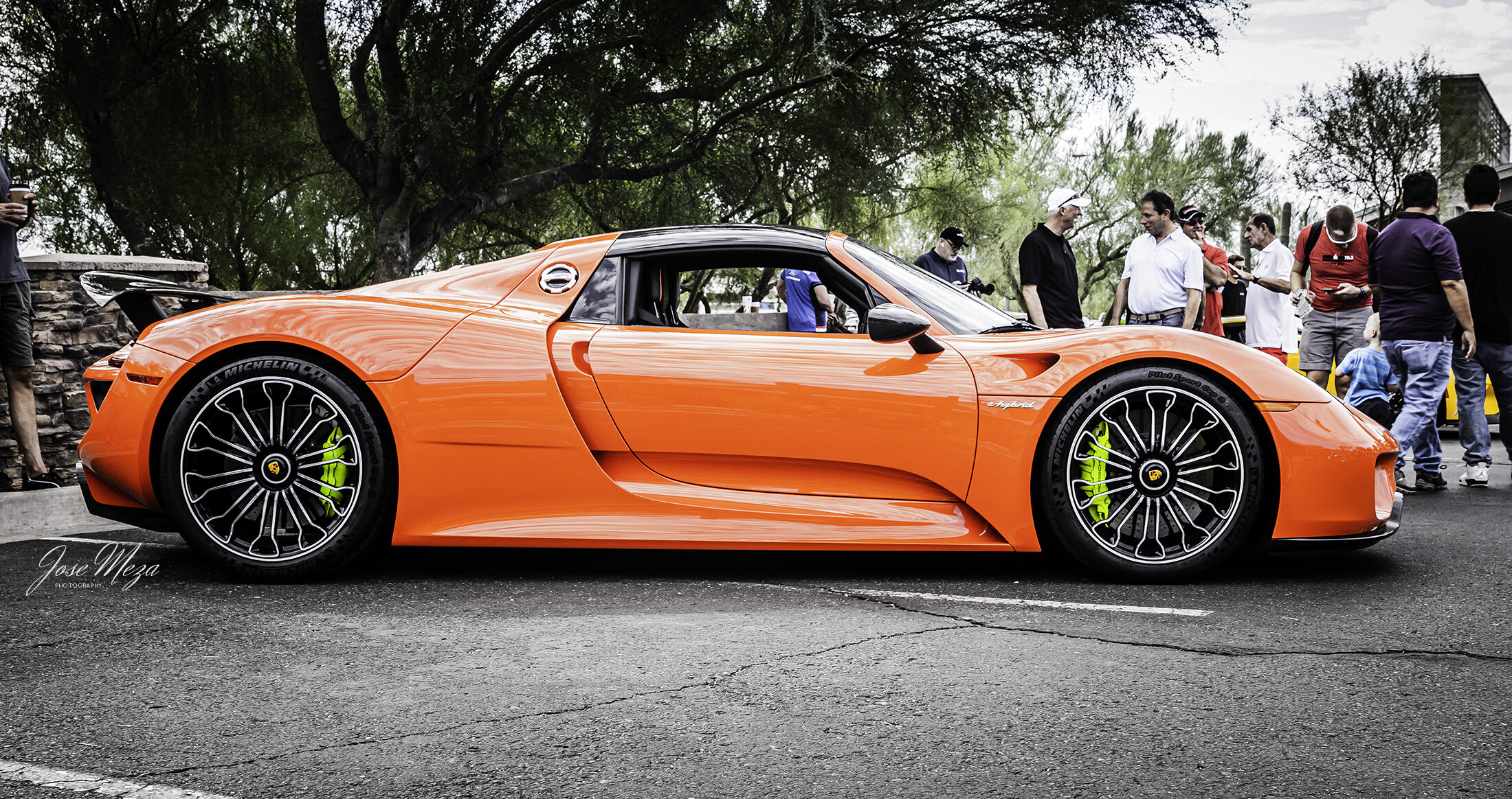 Porsche 918 Spyder_Orange_Side.jpg