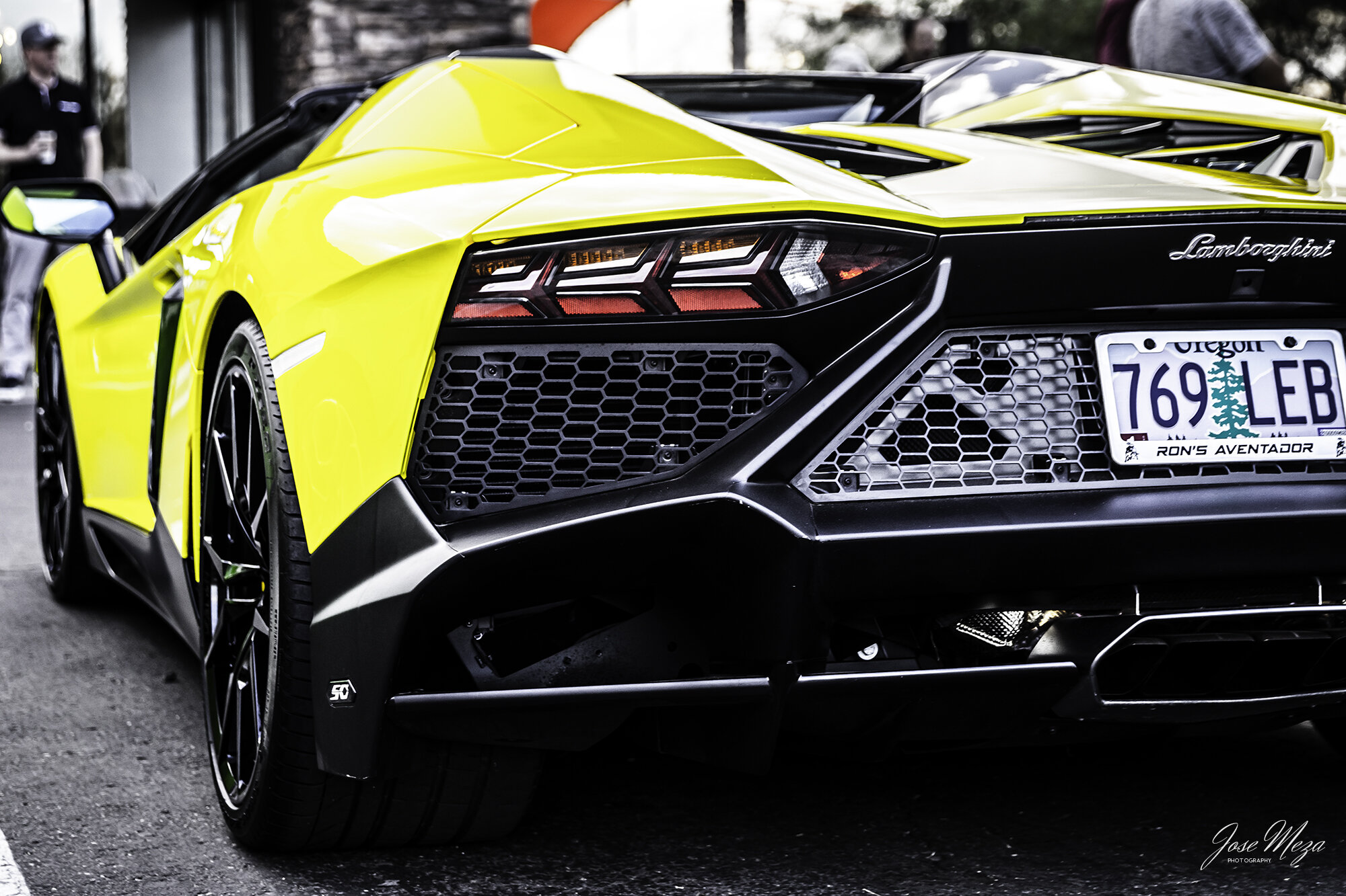 Aventador_Yellow_rear.jpg